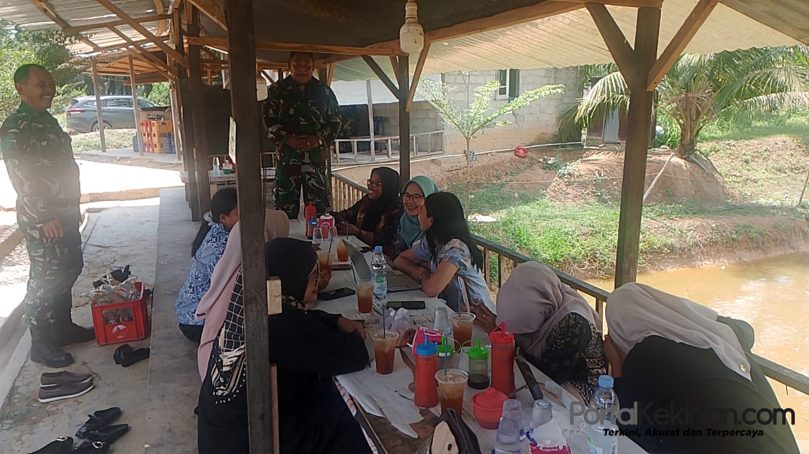 Sasar Titik Rawan, Tim Karhutla Mabes TNI Beri Penyuluhan kepada Warga Rokan Hilir