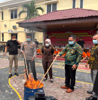 Polres Dumai Musnahkan Narkotika, Diperkirakan Selamatkan 25.046 Jiwa
